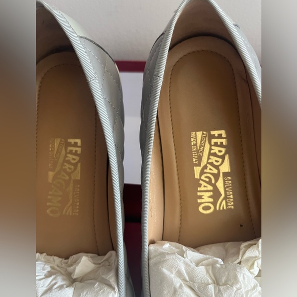 Salvatore Ferragamo 7.5 M RUFINA Quilted  Flats With Bow & Gold Logo Grey Nappa - Picture 6 of 7
